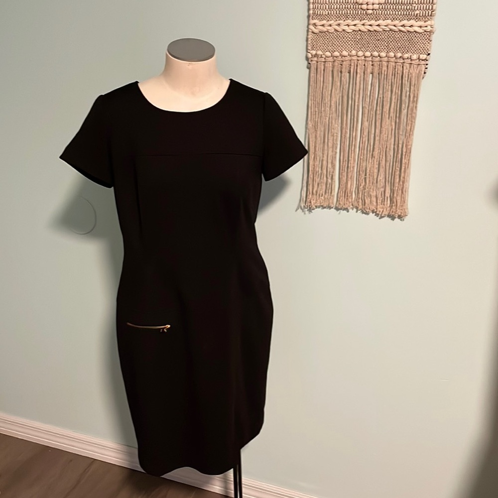 Tahari Lightly Lined Stretch Black Dress 10
